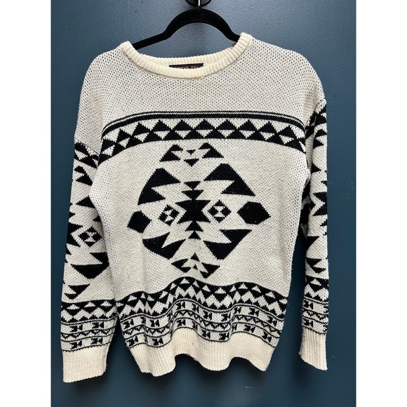 Beautiful Aztec Sweater - Picture 3 of 7